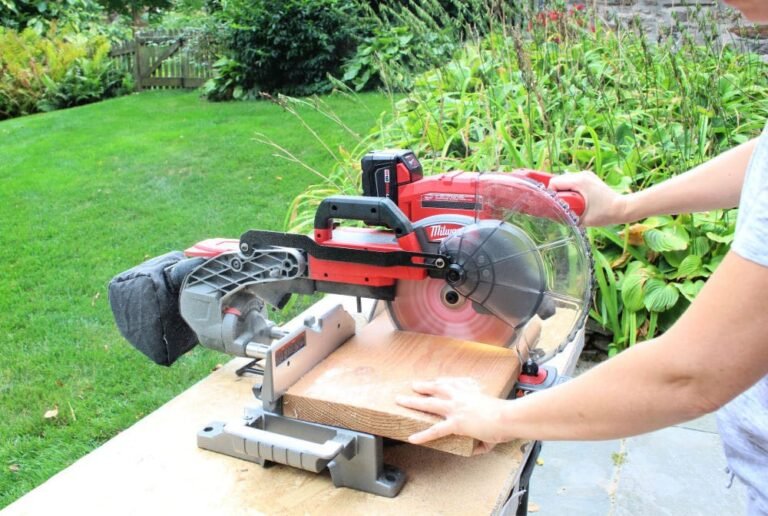 The Advantages of Using a Cordless Miter Saw
